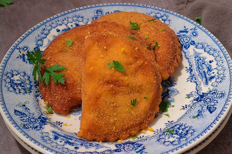 Rissóis de Carne à Moda Antiga como a avó fazia Rissóis de Carne à Moda Antiga como a avó fazia