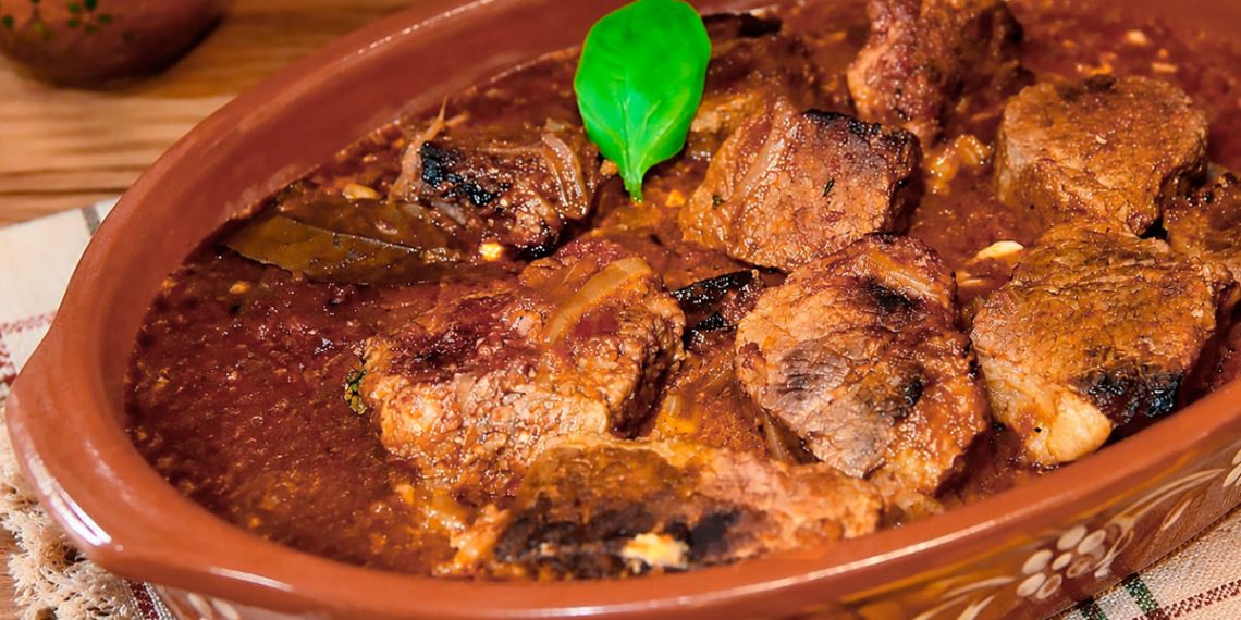 Vitela Assada à Moda Antiga: receita tradicional, tenra e suculenta