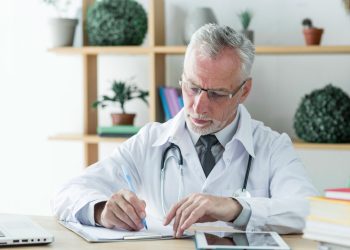 Atestados médicos vão mudar: novos centros retiram esta tarefa dos médicos de família