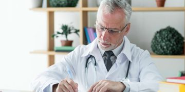 Atestados médicos vão mudar: novos centros retiram esta tarefa dos médicos de família
