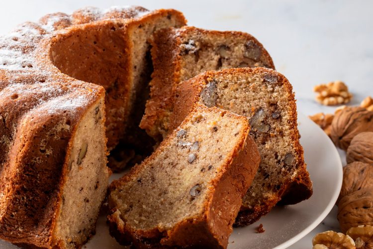 Bolo de noz e canela com mel e brandy: uma receita aromática, húmida e irresistível Bolo de noz e canela com mel e brandy: uma receita aromática, húmida e irresistível
