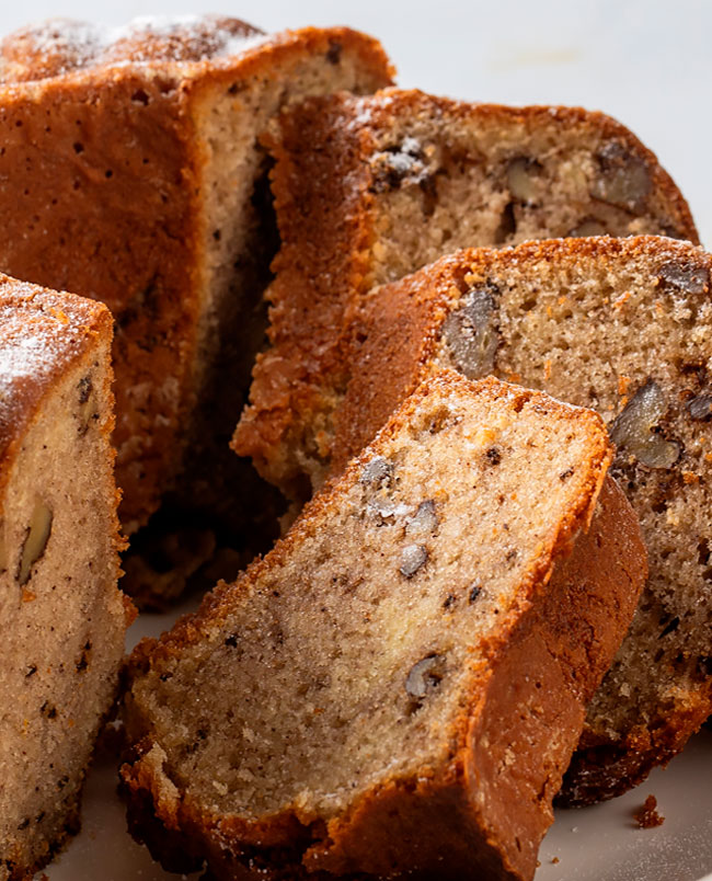 Bolo de noz e canela com mel e brandy: uma receita aromática, húmida e irresistível Bolo de noz e canela com mel e brandy