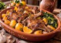 Cabrito assado no forno à moda do Minho: receita tradicional muito saborosa Cabrito assado no forno à moda do Minho: receita tradicional muito saborosa