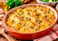 Bacalhau à Maria da Fonte com batatas douradas e molho de Vinho do Porto
