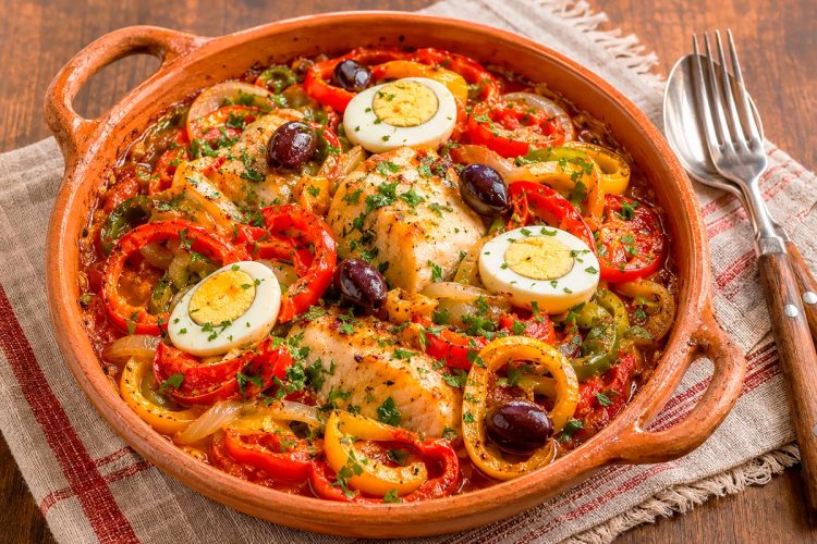 Bacalhau no forno à portuguesa: a receita tradicional que perfuma a casa e conquista toda a família Bacalhau no forno à portuguesa: a receita tradicional que perfuma a casa e conquista toda a família