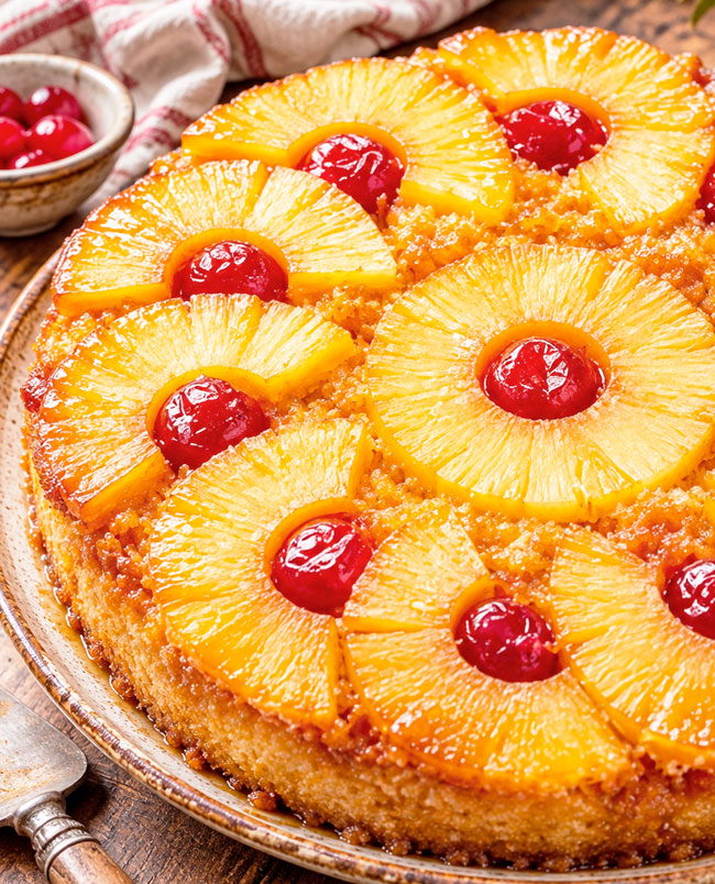 Bolo de ananás com caramelo