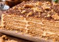 Bolo de Bolacha tradicional: receita com café e creme de manteiga