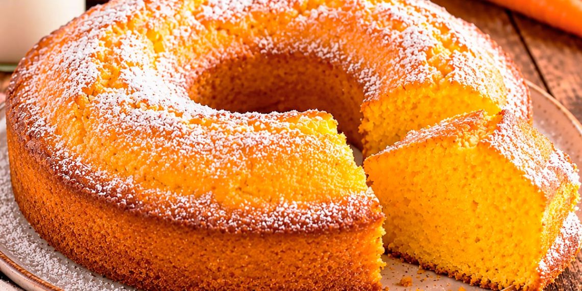 Bolo de Iogurte e Cenoura húmido e fofo