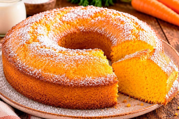 Bolo de Iogurte e Cenoura húmido e fofo