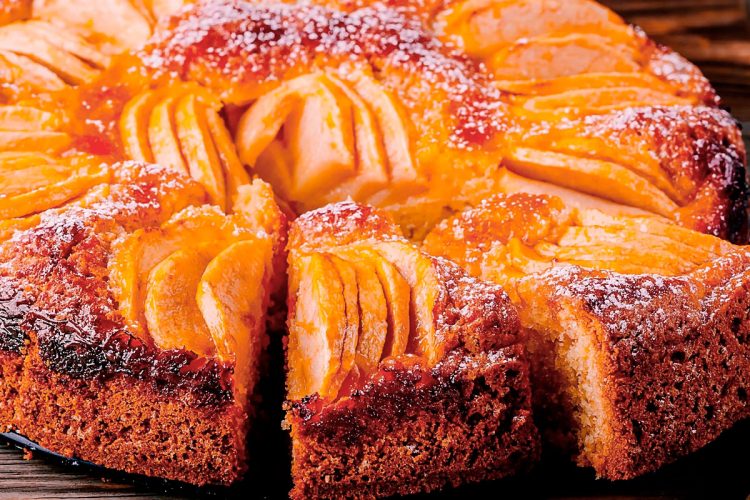 Bolo de maçã, nozes e mel