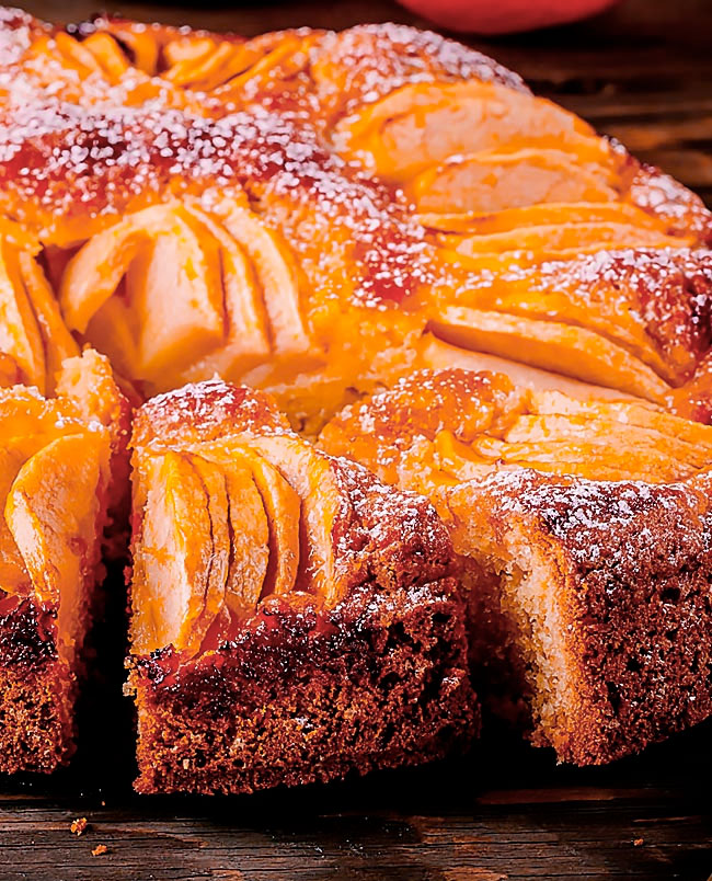 Bolo de maçã, nozes e mel