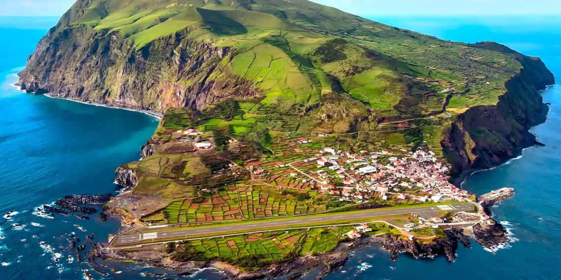 Corvo: a ilha dos Açores que venceu os piratas