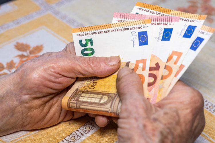 Novo corte no IRS: 2 milhões de famílias vão beneficiar Novo corte no IRS: 2 milhões de famílias vão beneficiar