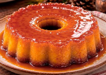 Pudim de Mel e Leite Condensado: cremoso, fácil e irresistível