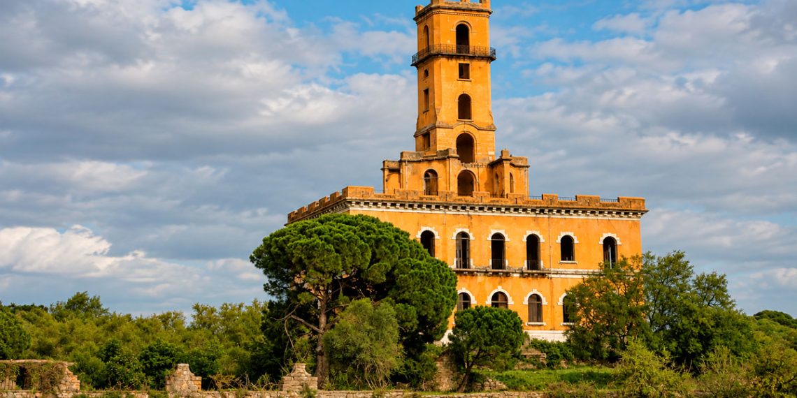 Palácio do Rei do Lixo: a história e os mistérios do estranho castelo abandonado de Coina