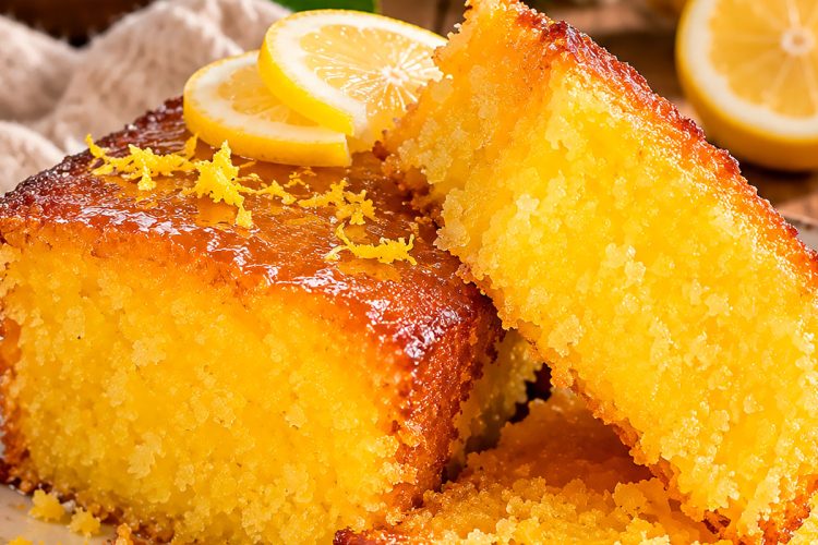 Bolo de iogurte e limão húmido e fofo: uma receita simples e irresistível