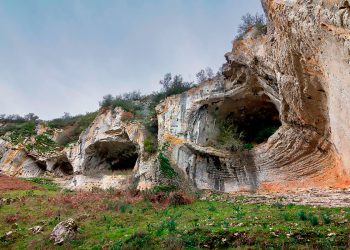 Buracas do Casmilo: o vale secreto com grutas gigantes no Centro de Portugal