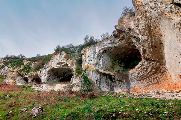 Buracas do Casmilo: o vale secreto com grutas gigantes no Centro de Portugal
