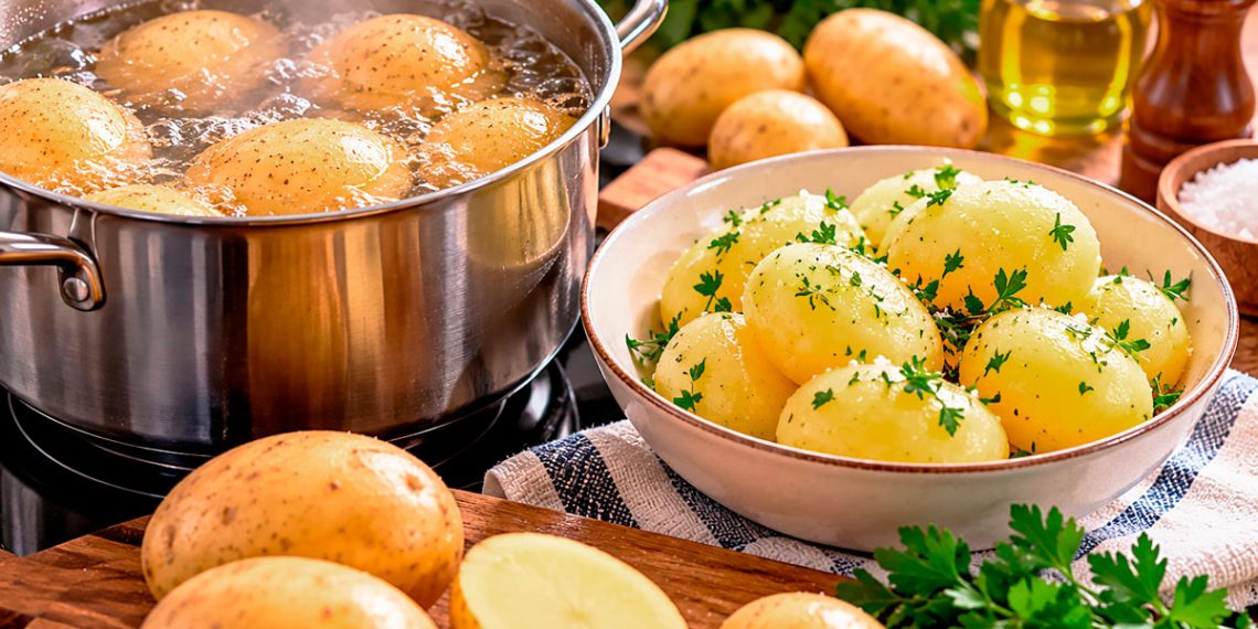 Como cozer batatas na perfeição: tempos certos para fogão e micro-ondas
