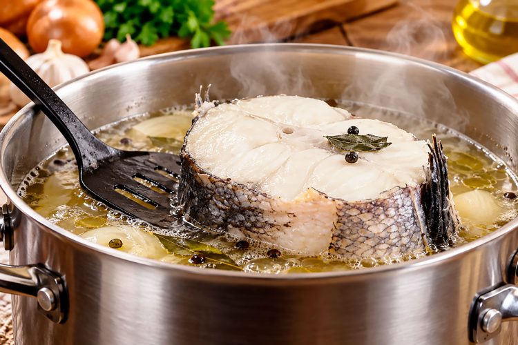 Como cozer pescada congelada: tempo de cozedura e dicas essenciais