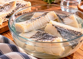 Demolhar bacalhau em 3 horas? O truque da couve que poucos conhecem