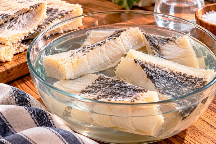 Demolhar bacalhau em 3 horas? O truque da couve que poucos conhecem