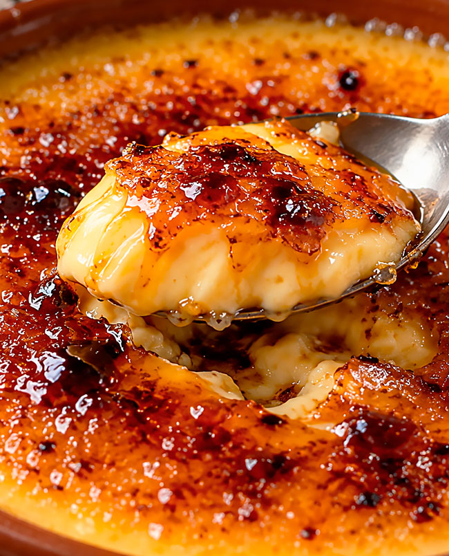 Leite-creme cremoso com natas e leite condensado: uma sobremesa irresistível Leite-creme cremoso com natas e leite condensado