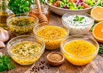 Os 5 melhores molhos para saladas: fáceis e deliciosos