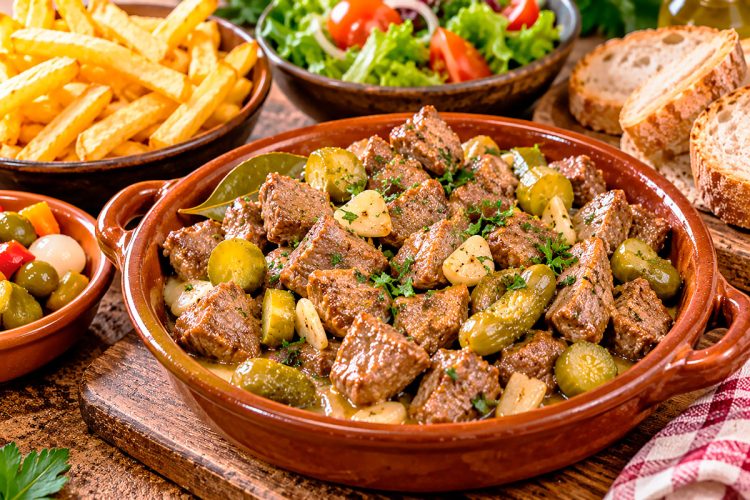 Pica-pau à portuguesa: receita fácil e cheia de sabor Pica-pau à portuguesa: receita fácil e cheia de sabor