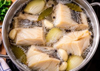 Quanto tempo demora a cozer o bacalhau? Truques para ficar perfeito