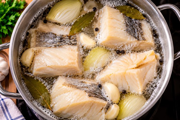 Quanto tempo demora a cozer o bacalhau? Truques para ficar perfeito