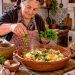 Açorda alentejana com ovo escalfado: como 4 ingredientes simples criam um prato inesquecível Açorda alentejana com ovo escalfado: como 4 ingredientes simples criam um prato inesquecível