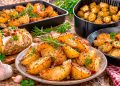 Como assar batatas: no forno, na air fryer, no micro-ondas e na frigideira Como assar batatas: no forno, na air fryer, no micro-ondas e na frigideira