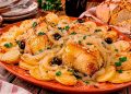 Bacalhau frito com cebolada: receita tradicional com batatas fritas