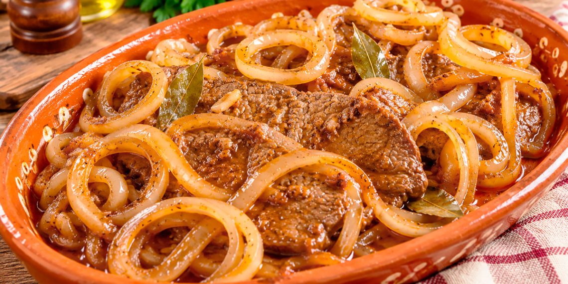 Bifes de cebolada na frigideira