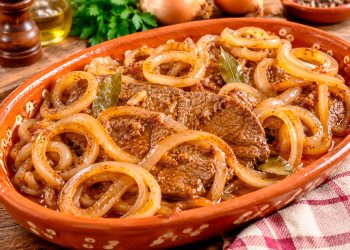 Bifes de cebolada na frigideira