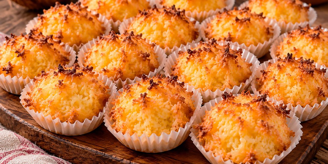 Bolinhos de coco húmidos: receita com laranja irresistível