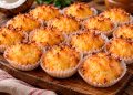 Bolinhos de coco húmidos: receita com laranja irresistível