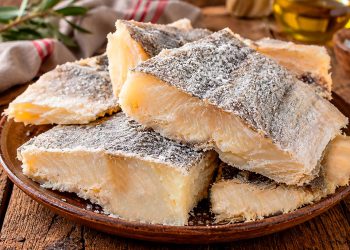 Como demolhar bacalhau corretamente: tempos, truques e dicas para ficar no ponto