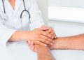 Doente oncológico no trabalho: conheça os direitos, as faltas, a baixa médica e as regras do despedimento