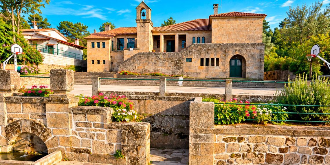 A antiga escola de Faiões é considerada uma das mais bonitas de Portugal e esconde uma história extraordinária