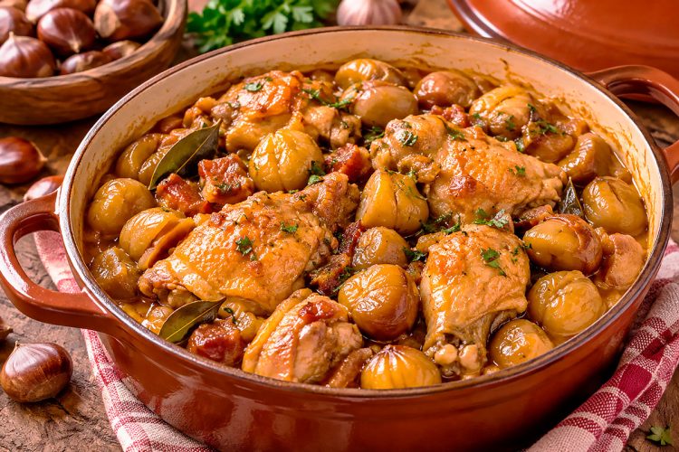 Frango no tacho com castanhas: receita com sabor a Outono Frango no tacho com castanhas: receita com sabor a Outono