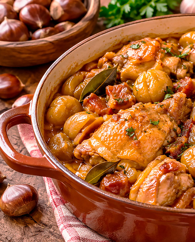 Frango no tacho com castanhas: receita com sabor a Outono Frango no tacho com castanhas