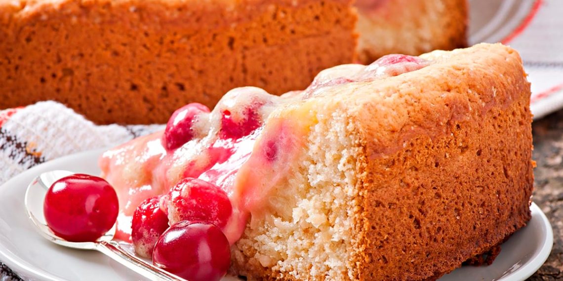 Bolo de iogurte grego húmido e fofinho