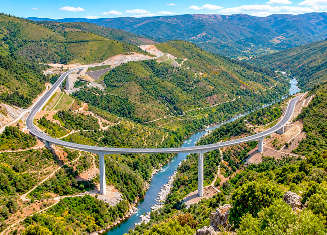 A duas horas do Porto, esta ponte é uma das mais bonitas do Norte de Portugal Ponte Sardão-Meirinhos