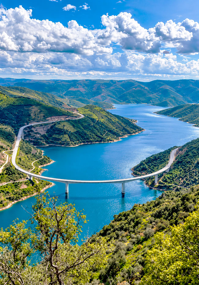 A duas horas do Porto, esta ponte é uma das mais bonitas do Norte de Portugal Ponte Sardão-Meirinhos